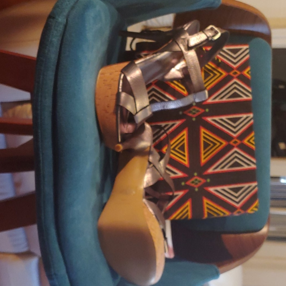Shoes - Picture 2 of 4